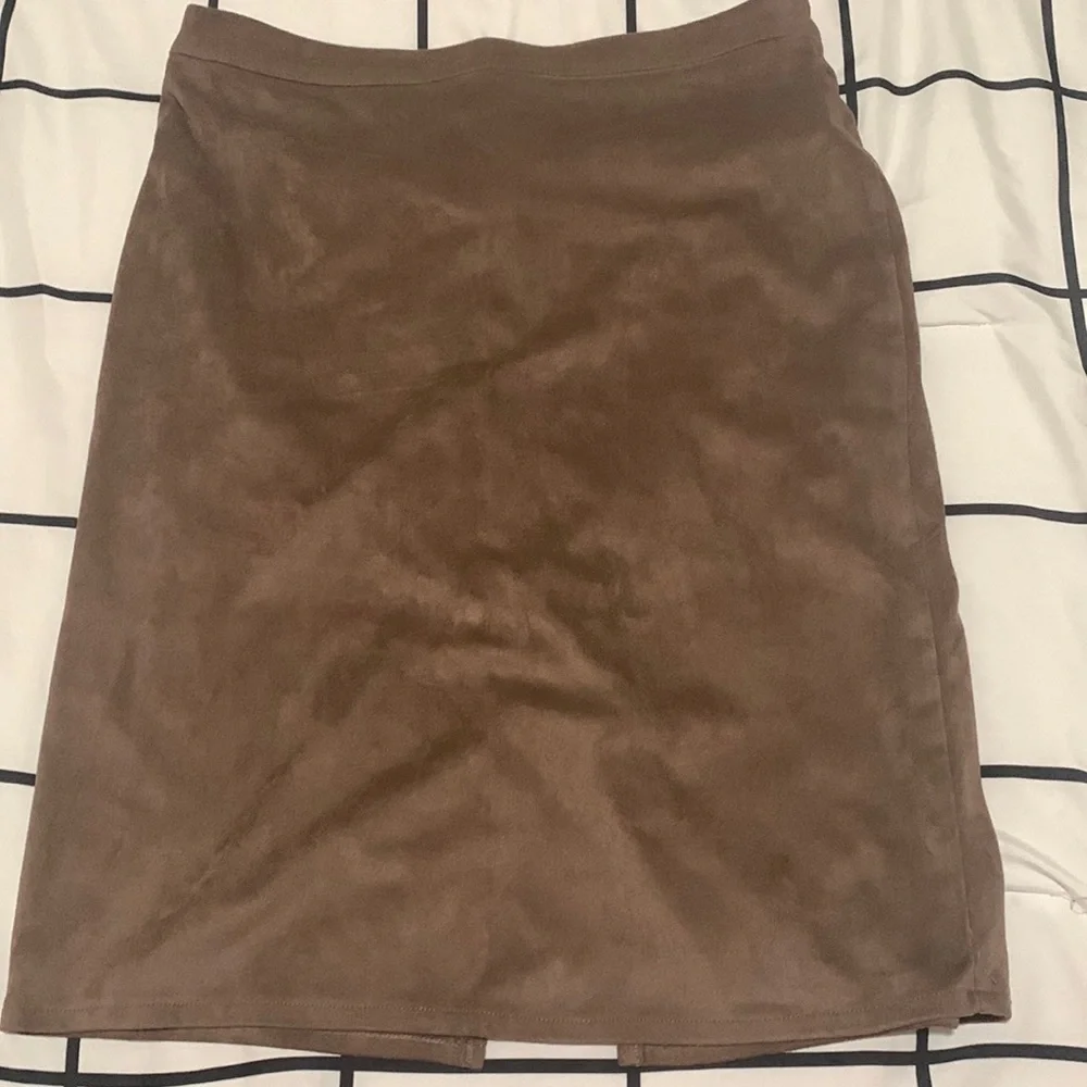 Skirt - Picture 1 of 2